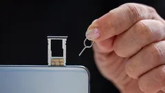 Niet weggooien: de simkaartclip blijkt ook nog een handige functie te hebben